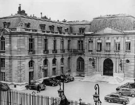 Le château de la Muette, offert par la famille Rotschild pour abriter l’OCDE !<>