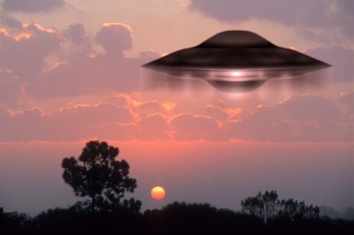 Soucoupe volante sur la baie des Anges ? !<>
